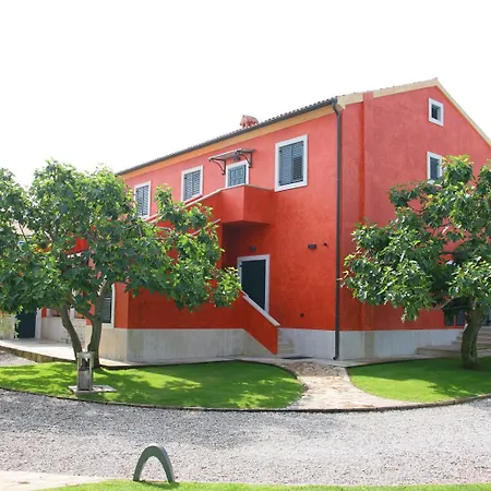 2377 3* Valbandon